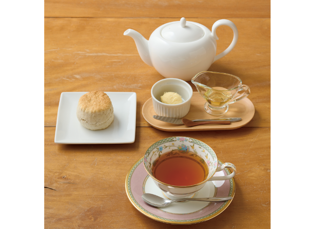 和紅茶とお菓子の写真