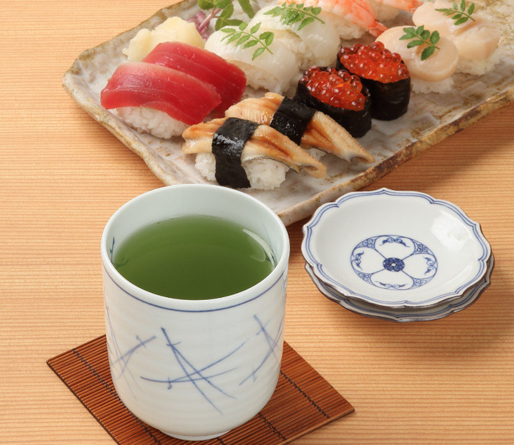 お寿司と粉茶の画像