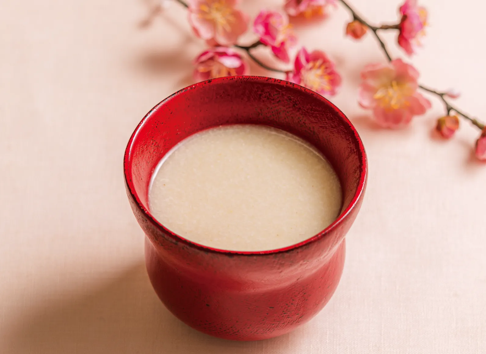 あま酒と梅の画像