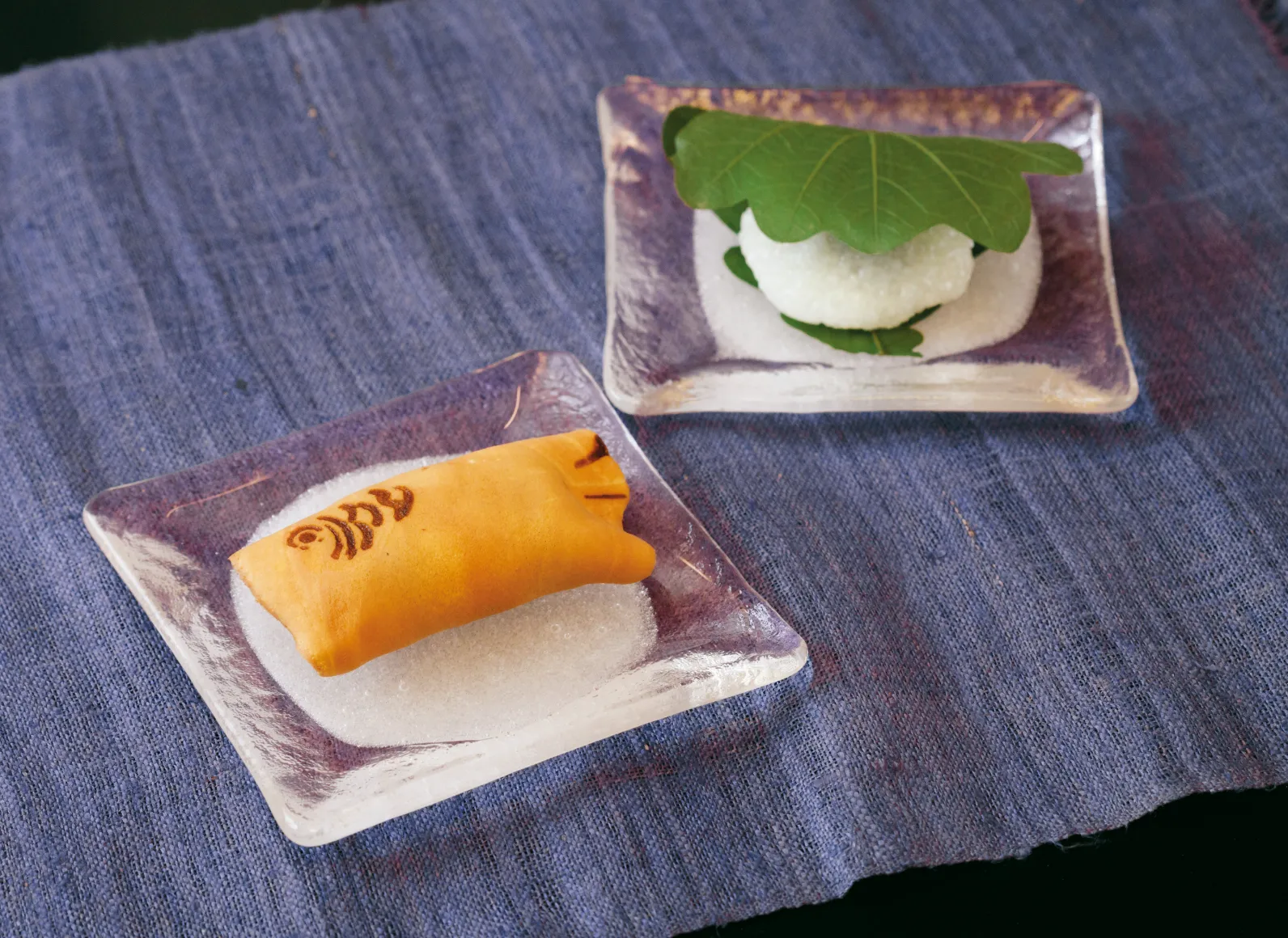 俵屋吉富の柏餅と鯉のぼりを模した調布の画像